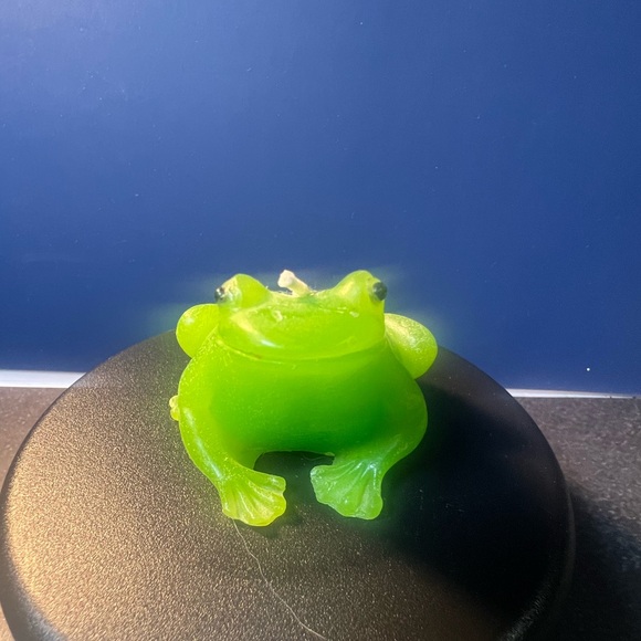 Vintage Wax Candle Decorative Hand Crafted Frog Figural Figurine Bright Green - Picture 3 of 10